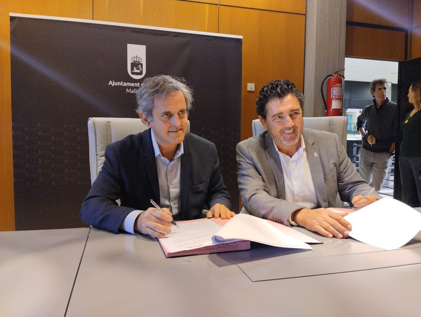 El Ayuntamiento de Calvià y Grup Serra firman un convenio para fomentar el emprendimiento a través del Programa Connect’Up 2023